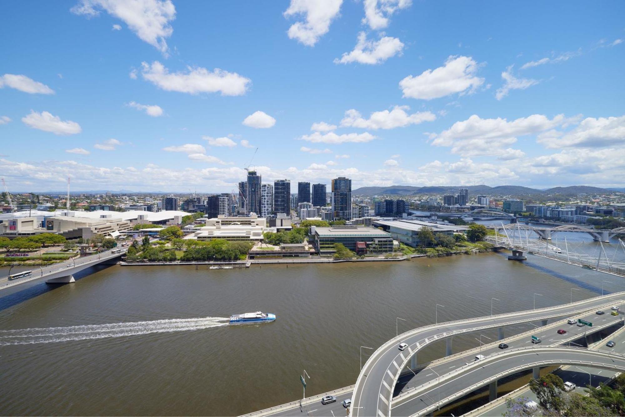 W Brisbane Hotel Eksteriør billede Aerial view of the River City skyline