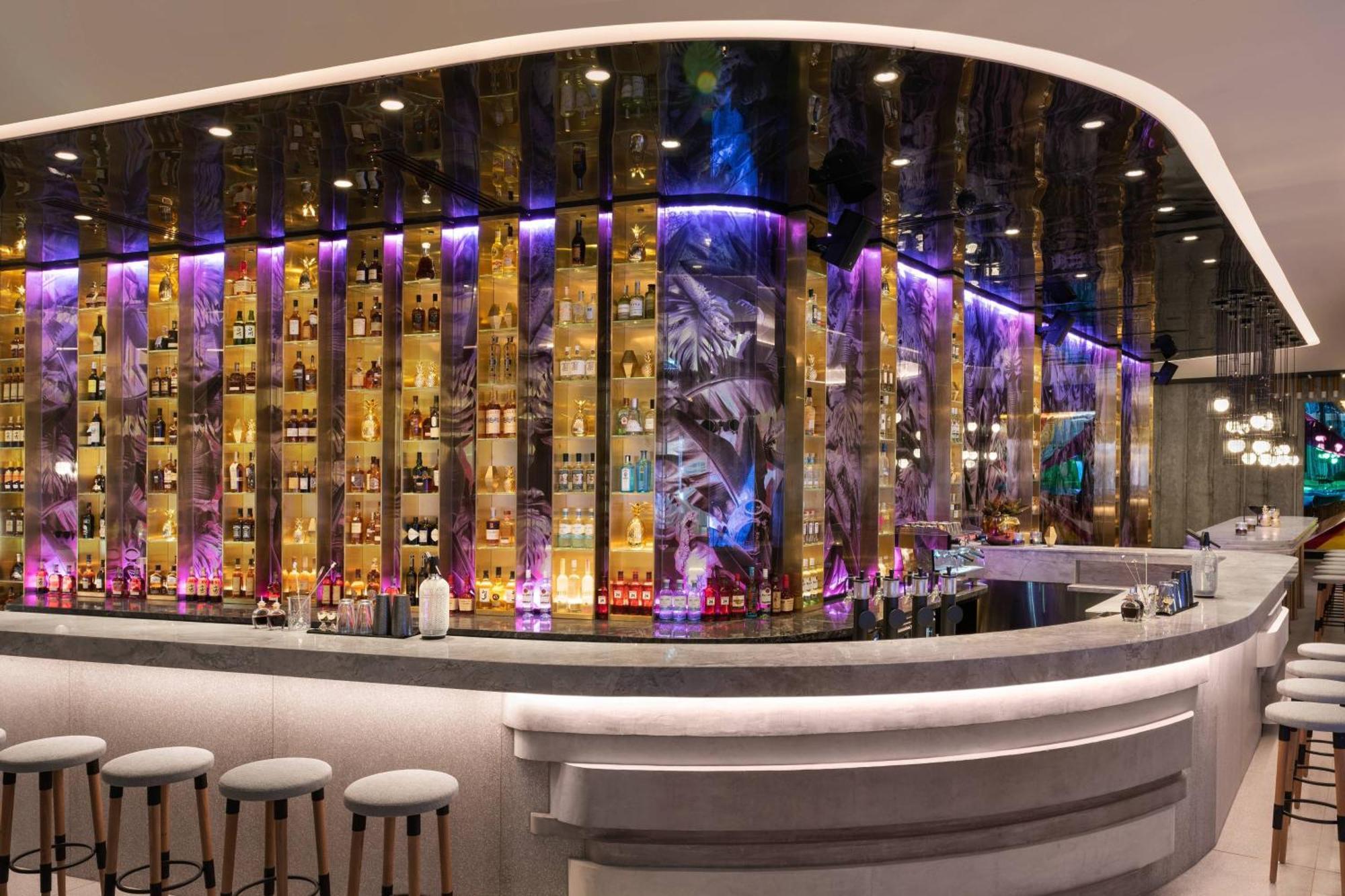 W Brisbane Hotel Eksteriør billede The bar at the 101 bar
